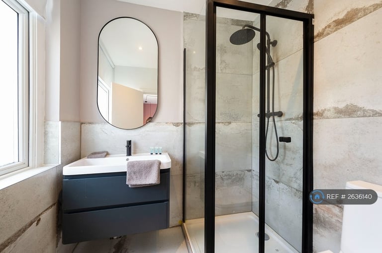 Studio flat in Kensington Gardens Square, London, W2 (#2636140)