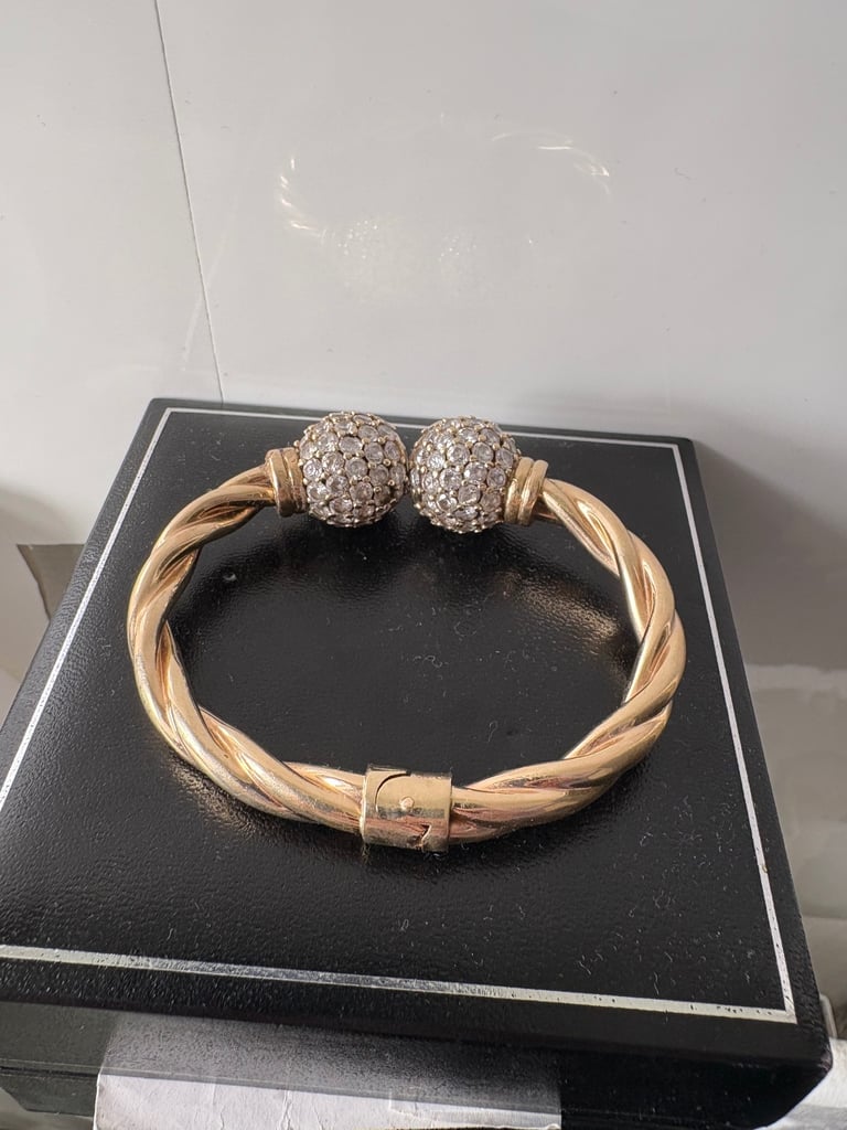 9ct gold bangle 33.8 grams