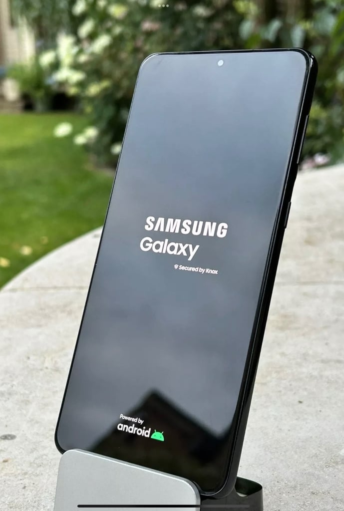 Samsung Galaxy S21 5g unlocked 128gb dual sim grey excellent condition 