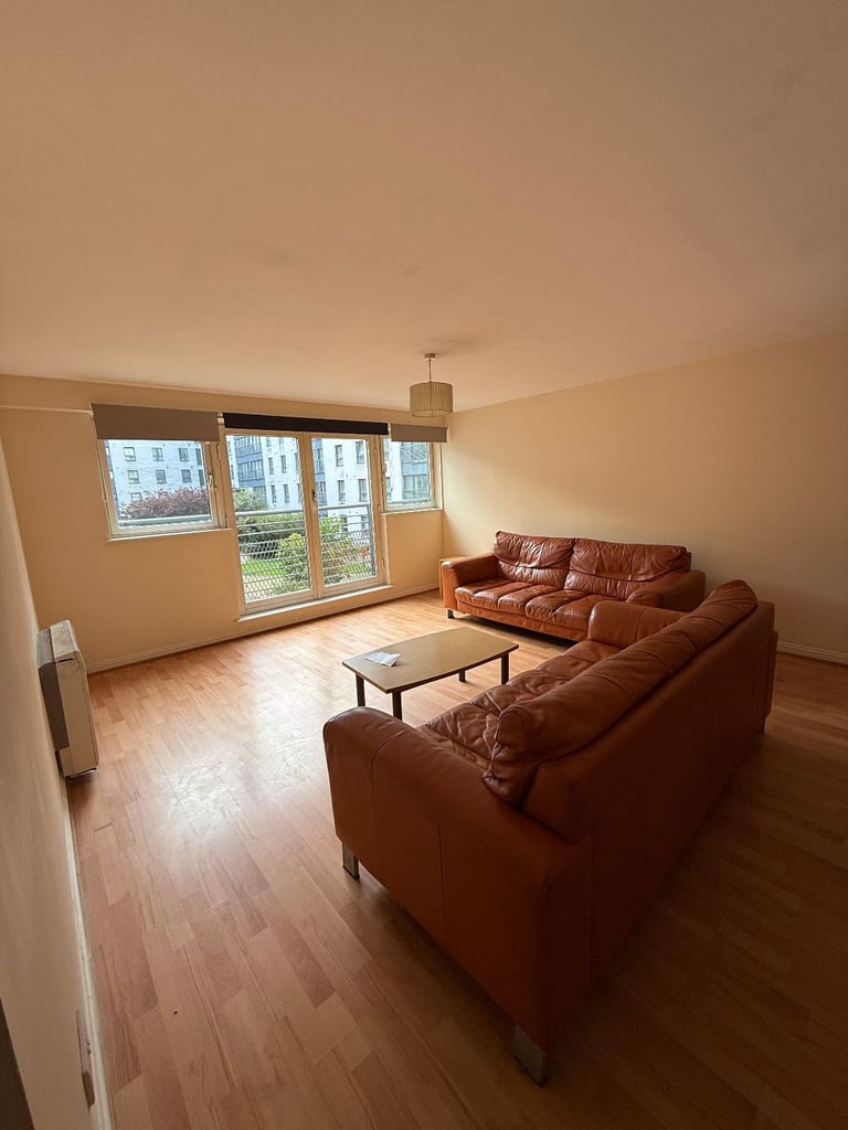 Double Room available: Females preferred
