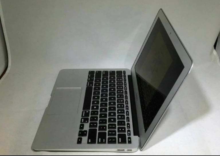 Apple MacBook Air 11 inch 2015 core i7 4gb ram 256gb ssd 