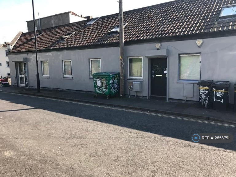 1 bedroom in Ninetree Hill, Bristol, BS1 (#2658751)