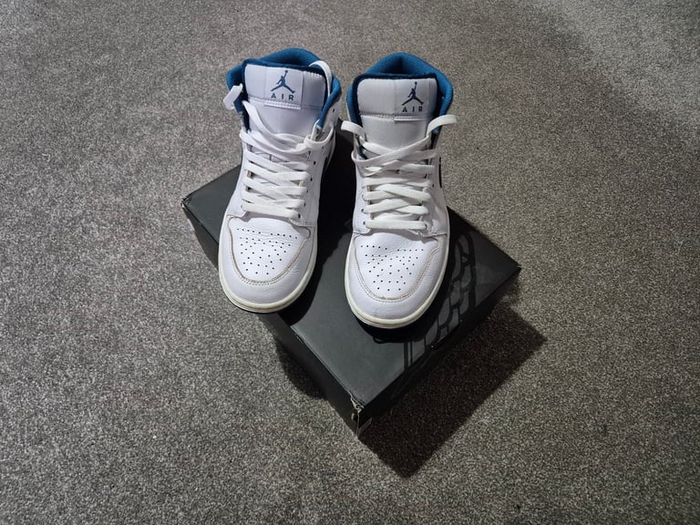 Mid Air Jordans size 7