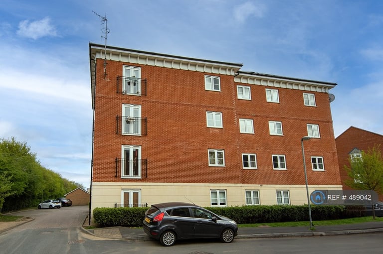 2 bedroom flat in Warhol Court, Watford, WD24 (2 bed) (#489042)