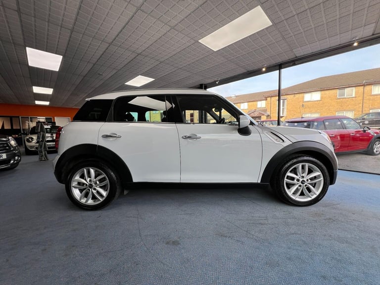 2011 MINI Countryman 1.6 Cooper Euro 5 (s/s) 5dr HATCHBACK Petrol Manual