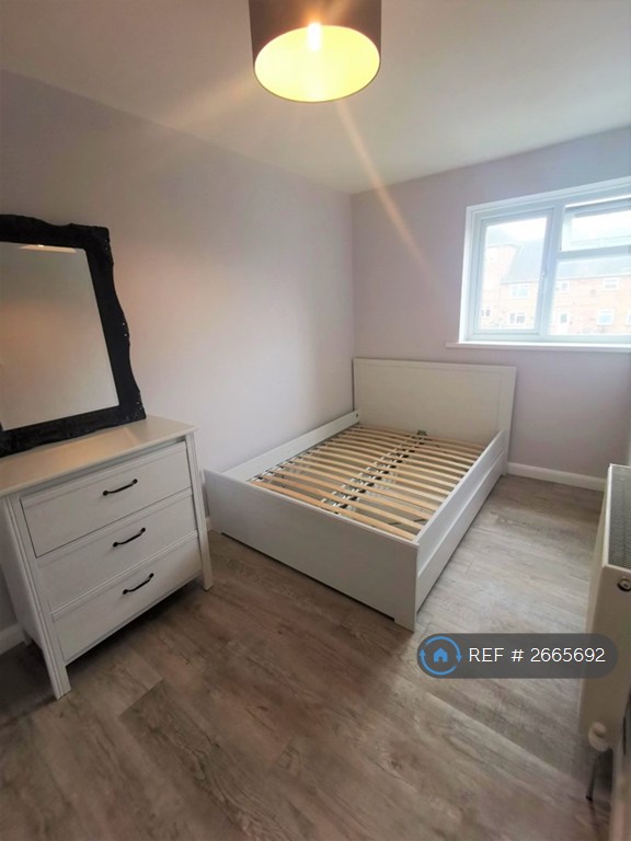 2 bedroom flat in Haig Court, Chelmsford, CM2 (2 bed) (#2665692)