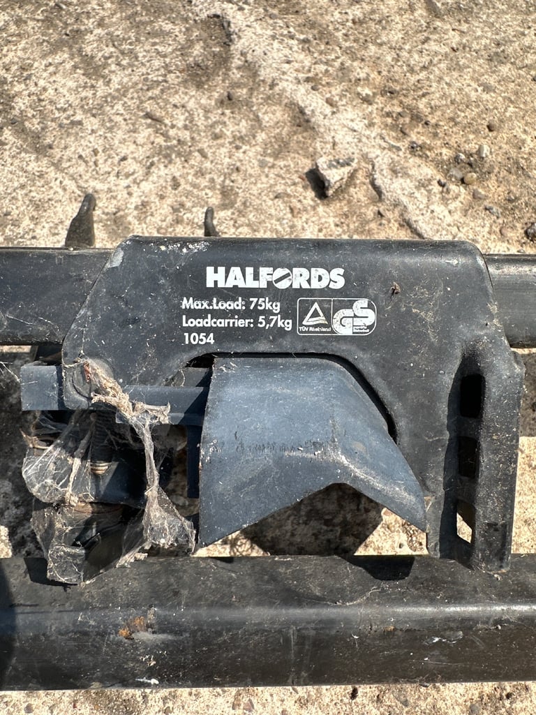 Halfords roof bars 