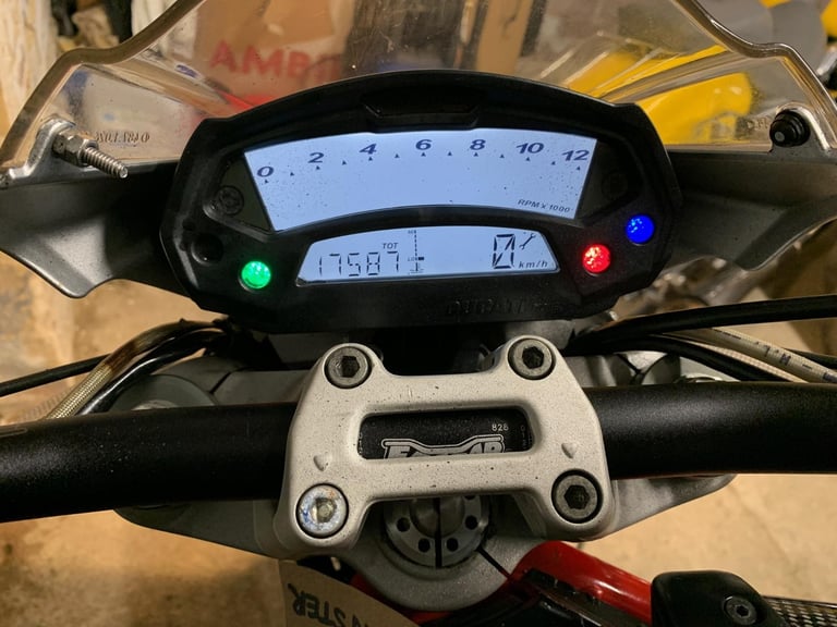 2010 Ducati M1100 MONSTER STREETFIGHTER STYLE CLASSIC MOTORCYCLE (LOW MILES)