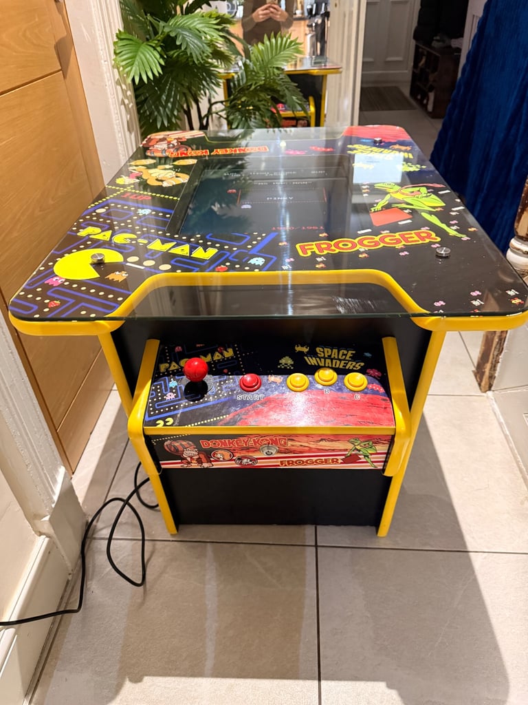 Multi game arcade gaming table 