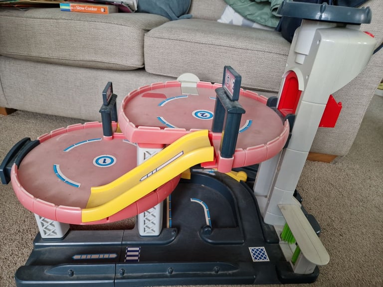 Toy garage