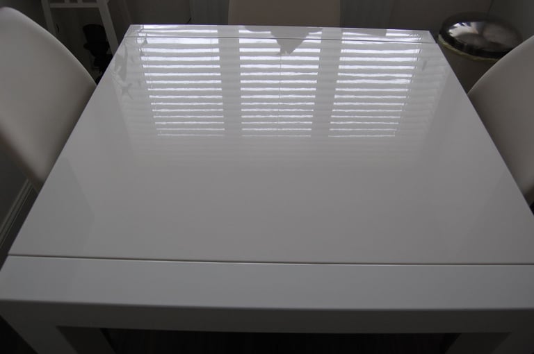 Extending Dining Table & 4 Chairs in High Gloss White