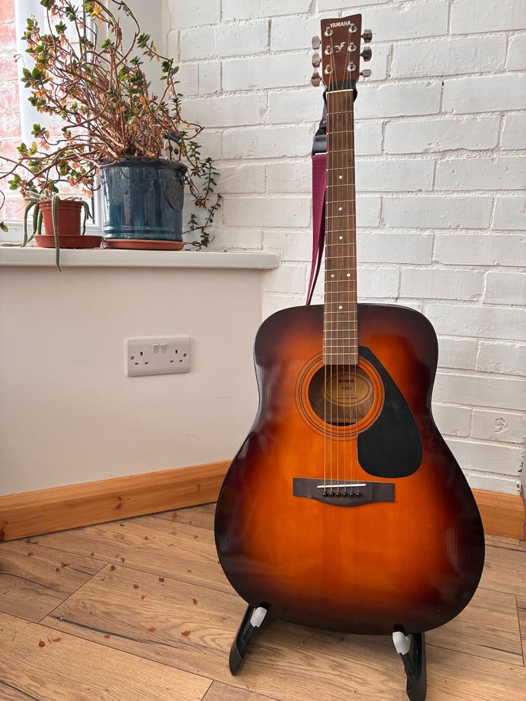 image for Yamaha F310 with cover and extra new strings