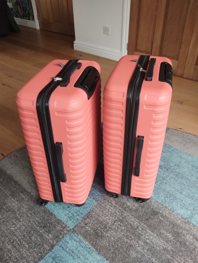 Medium hard shell suitcases