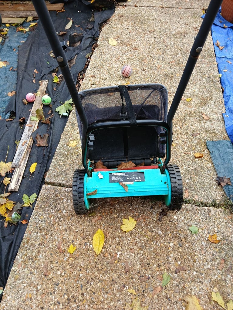 image for Hand push lawnmower 