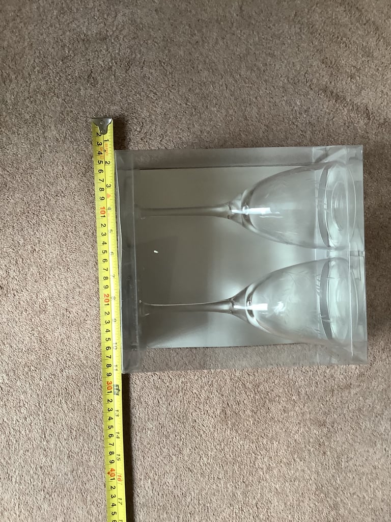 New Boxed Wine Glasses with Leaf Design
