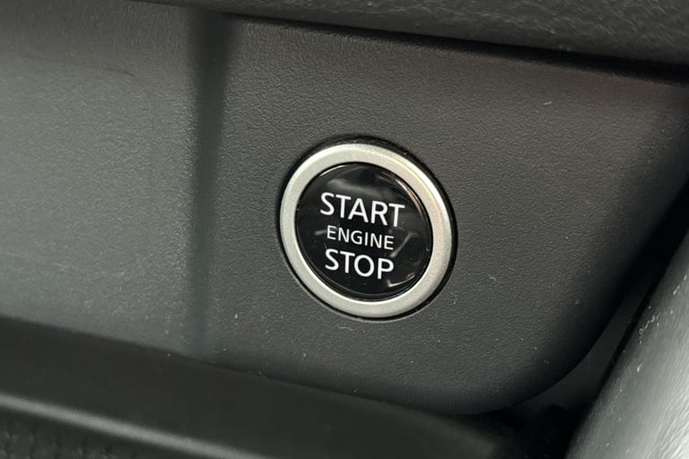 2022 Nissan Qashqai 1.3 DIG-T MHEV N-Connecta XTRON Euro 6 (s/s) 5dr SUV PETROL Automatic