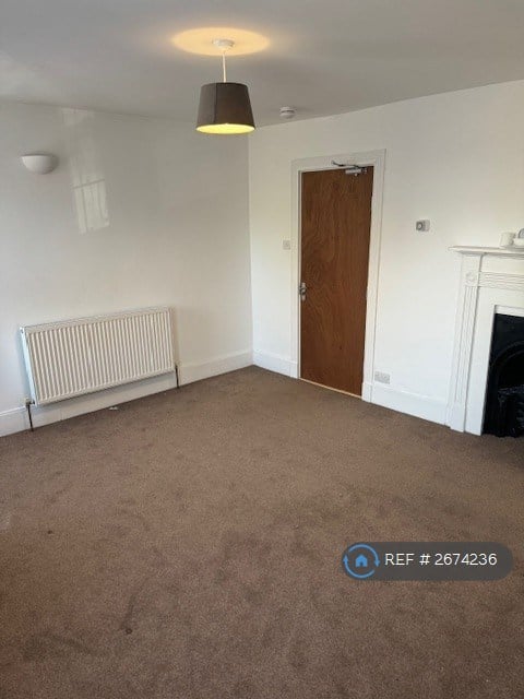 3 bedroom flat in The Mall, Faversham, ME13 (3 bed) (#2674236)