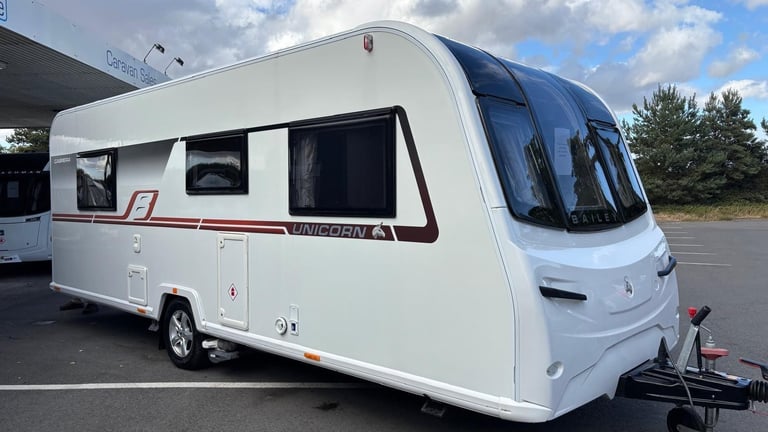 2019 Bailey Unicorn Cabrera (Rear Island Fixed Double Bed) Powrtouch Motor Mover