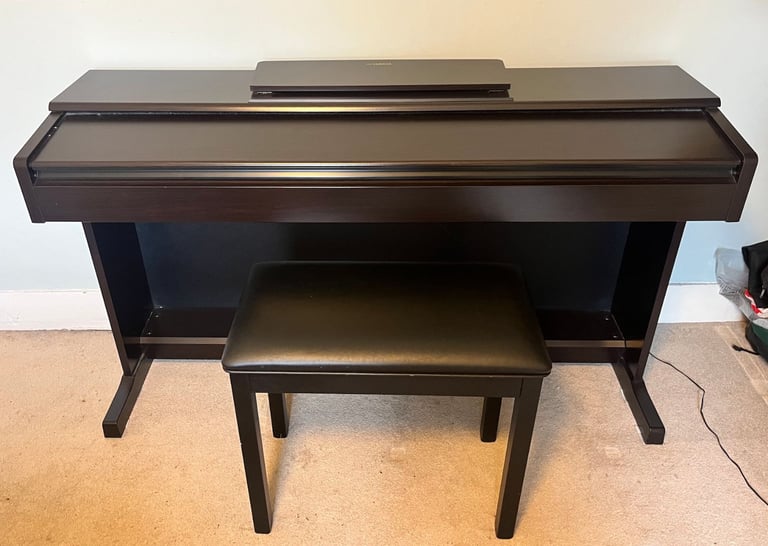 Beautiful Yamaha Arius YDP/144 Digital Piano 