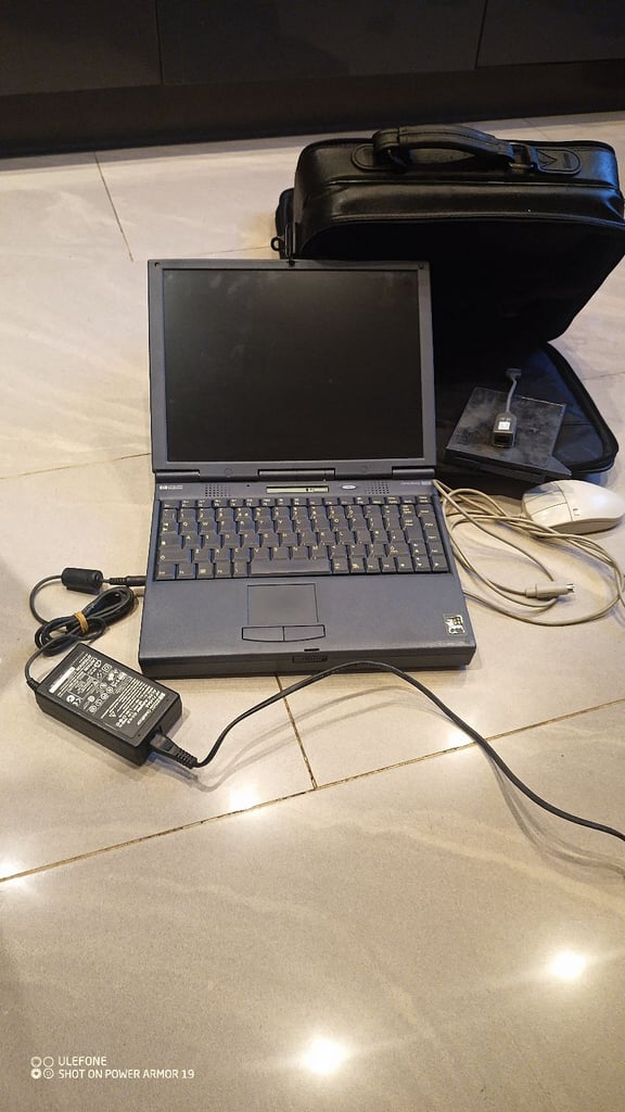 image for HP OmniBook 2100 Laptop for Parts + Bag, Mouse, Floppy Station