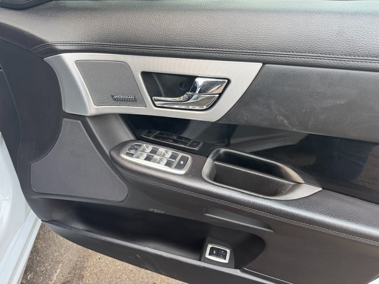 2015 Jaguar XF 2.2d R-Sport Black 4dr Auto SALOON Diesel Automatic