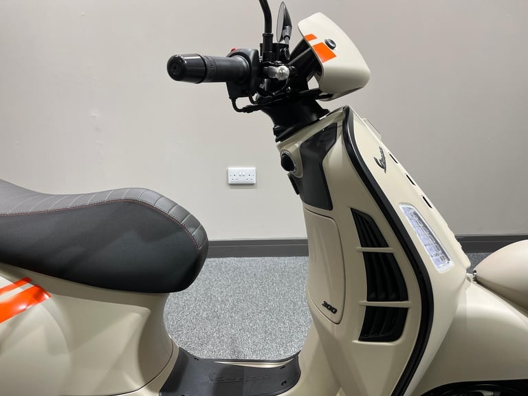 Piaggio Vespa GT GTV 300 scooter, 2024