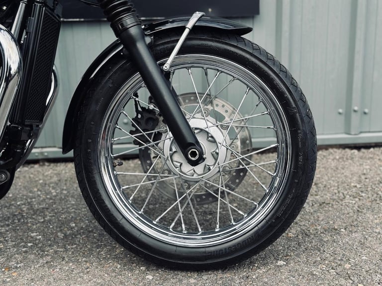 STUNNING 2018/18 TRIUMPH BONNEVILLE T100 MOTORCYCLE 