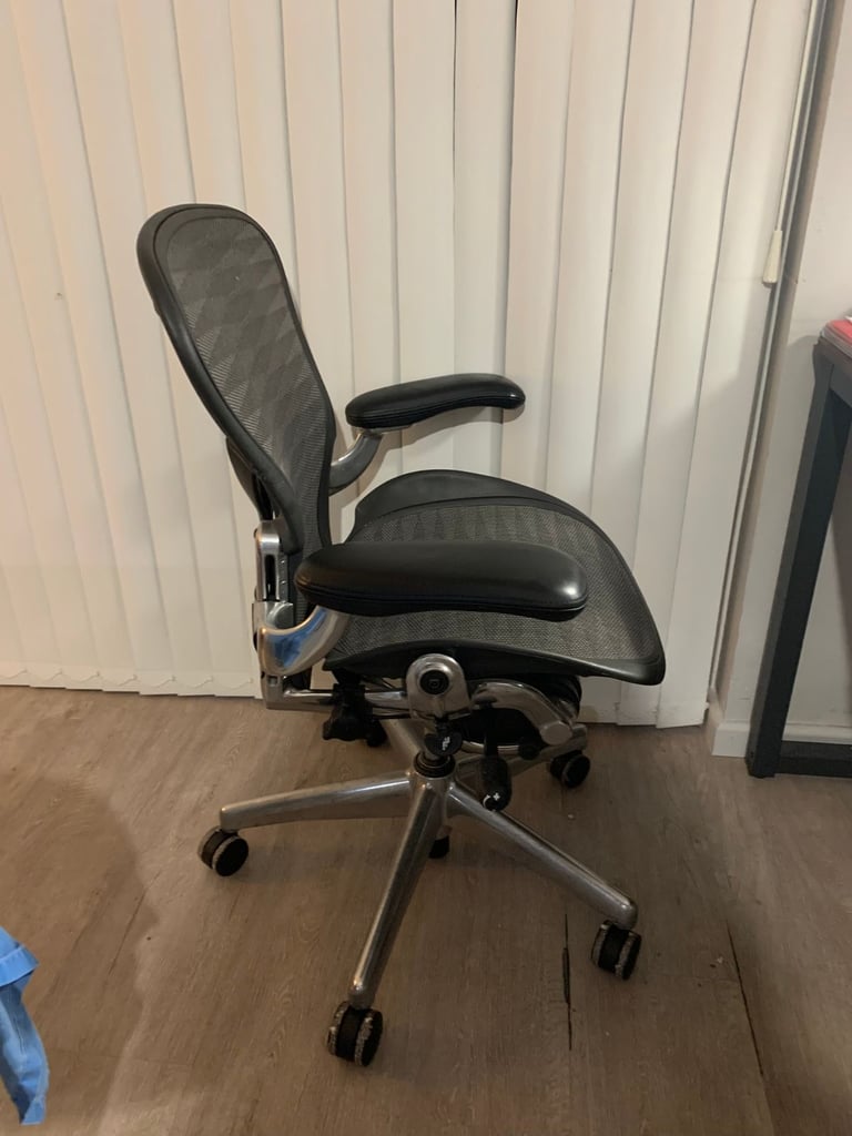 Desk chair, very comfortable, very good condition