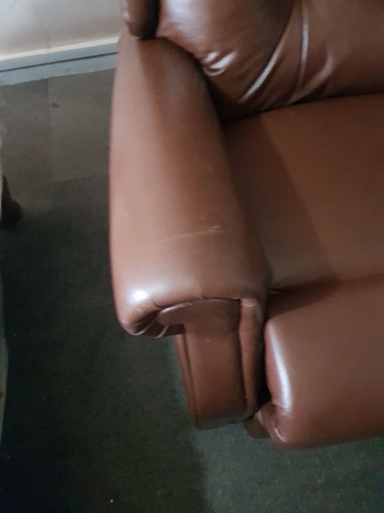 Ex Large Comfy Leather recliner Armchair FREE Delivery