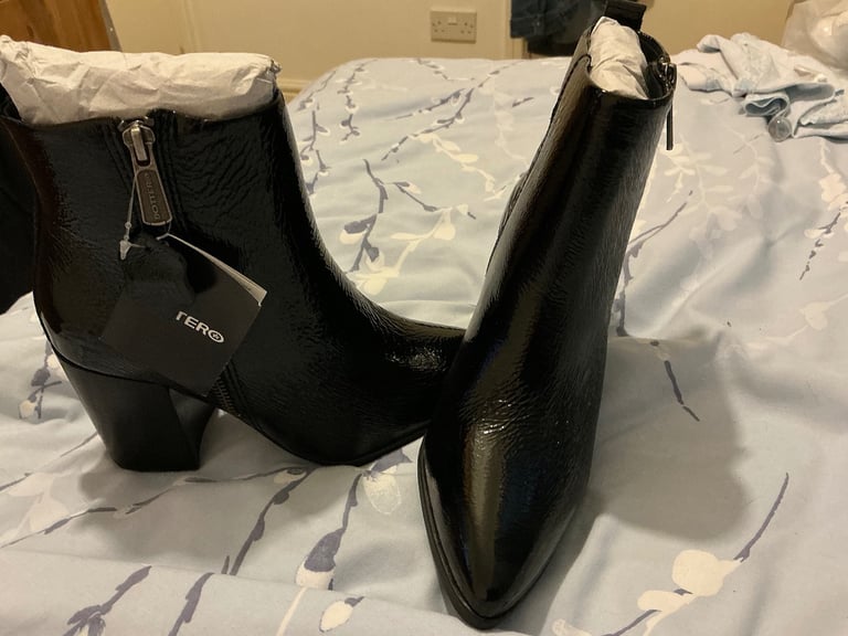 Leather black patent boots