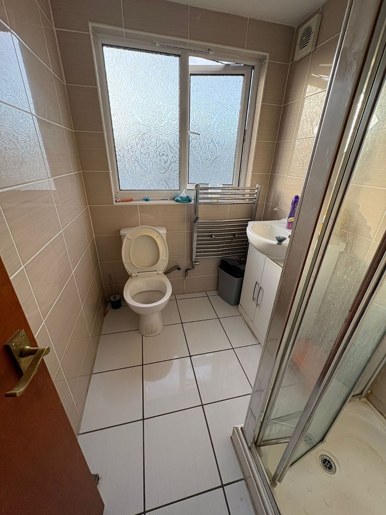 4 bed house in Barking  ,Strictly No agents or company let ,Working Professional 