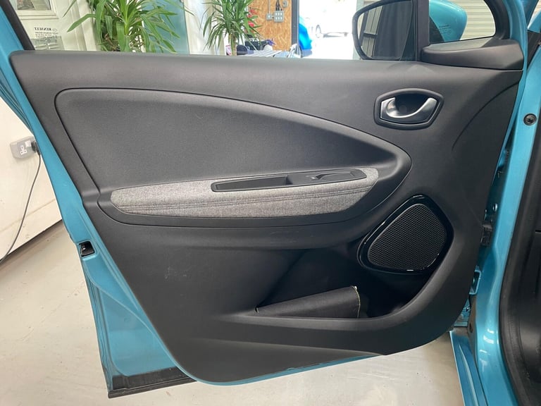 2020 Renault Zoe R135 52kWh Iconic Auto 5dr (i, Rapid Charge) HATCHBACK Electric Automatic