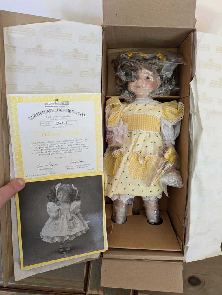 Collection of immaculate porcelein dolls 