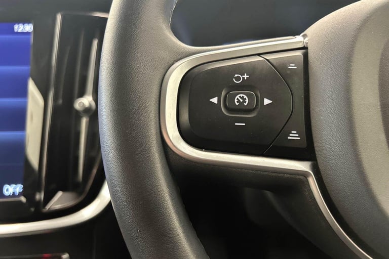 2022 Volvo V60 Momentum, B3 mild hybrid ESTATE Petrol/Electric Hybrid Automatic