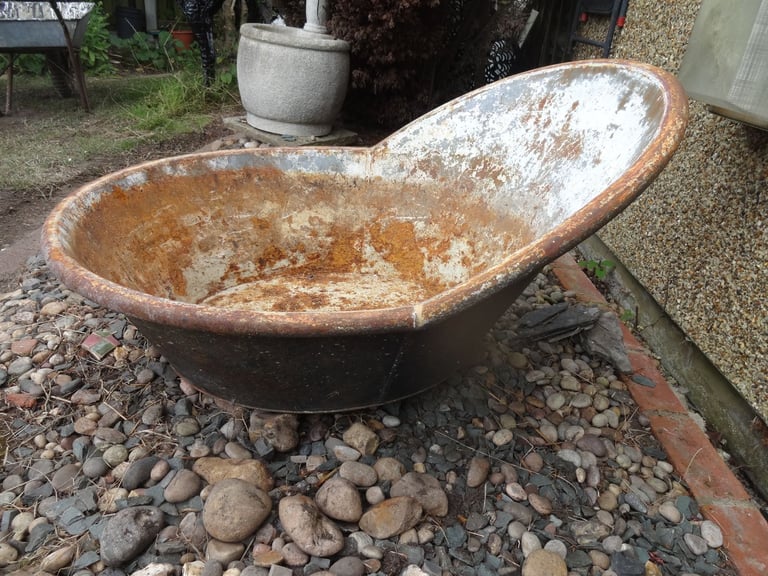 VICTORIAN HIP BATH ~ VINTAGE BATH TUB ~ GARDEN PLANTER ~