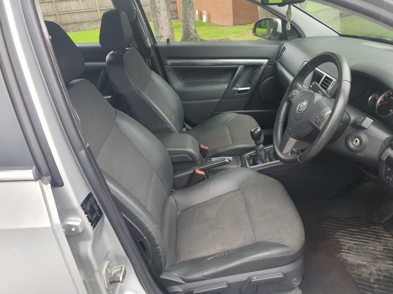 2007 Vauxhall Vectra 1.8i VVT Design 5dr HATCHBACK Petrol Manual