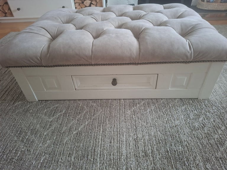 Stool/coffee table & curtains
