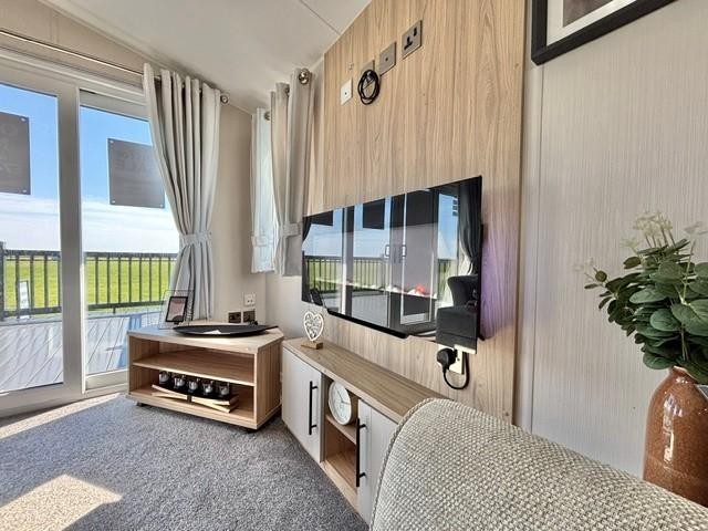 STATIC CARAVAN FOR SALE AT BROADLAND SANDS HOLIDAY PARK