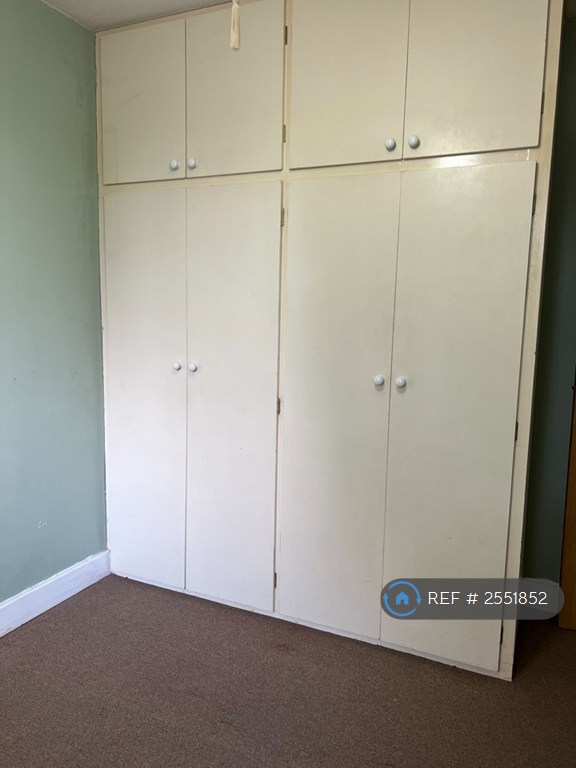 2 bedroom flat in Redmires Court, Salford, M5 (2 bed) (#2551852)