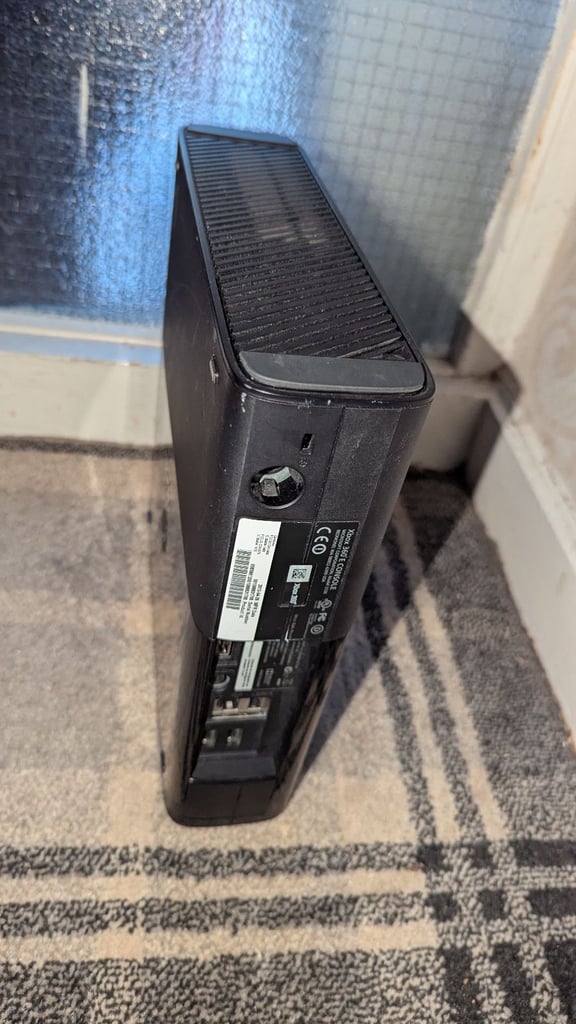 Microsoft Xbox 360 Elite with 320GB & 7 games Black Console (PAL)