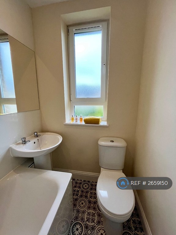 2 bedroom flat in Craigentinny Road, Edinburgh, EH7 (2 bed) (#2659150)