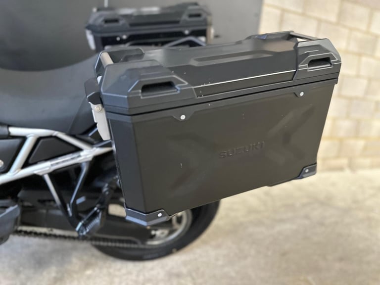 STUNNING ONE OWNER 2023/73 SUZUKI DL800 RE V-STROM