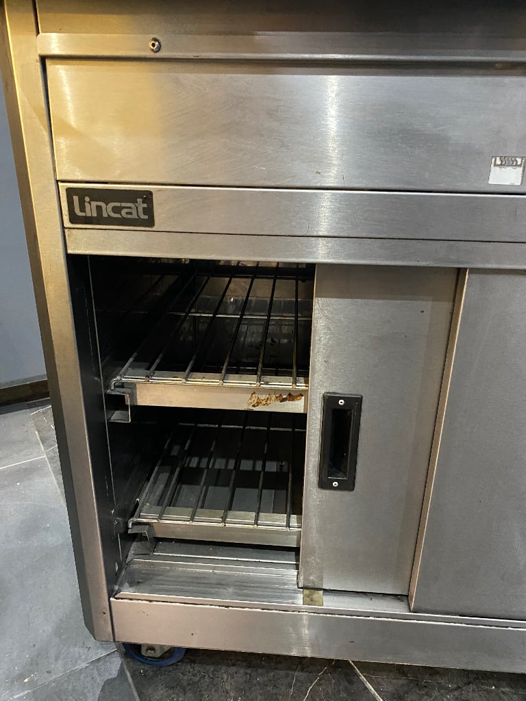 Lincat Panther P6B2 980mm Wide Mobile Hot Cupboard With Bain Marie Top