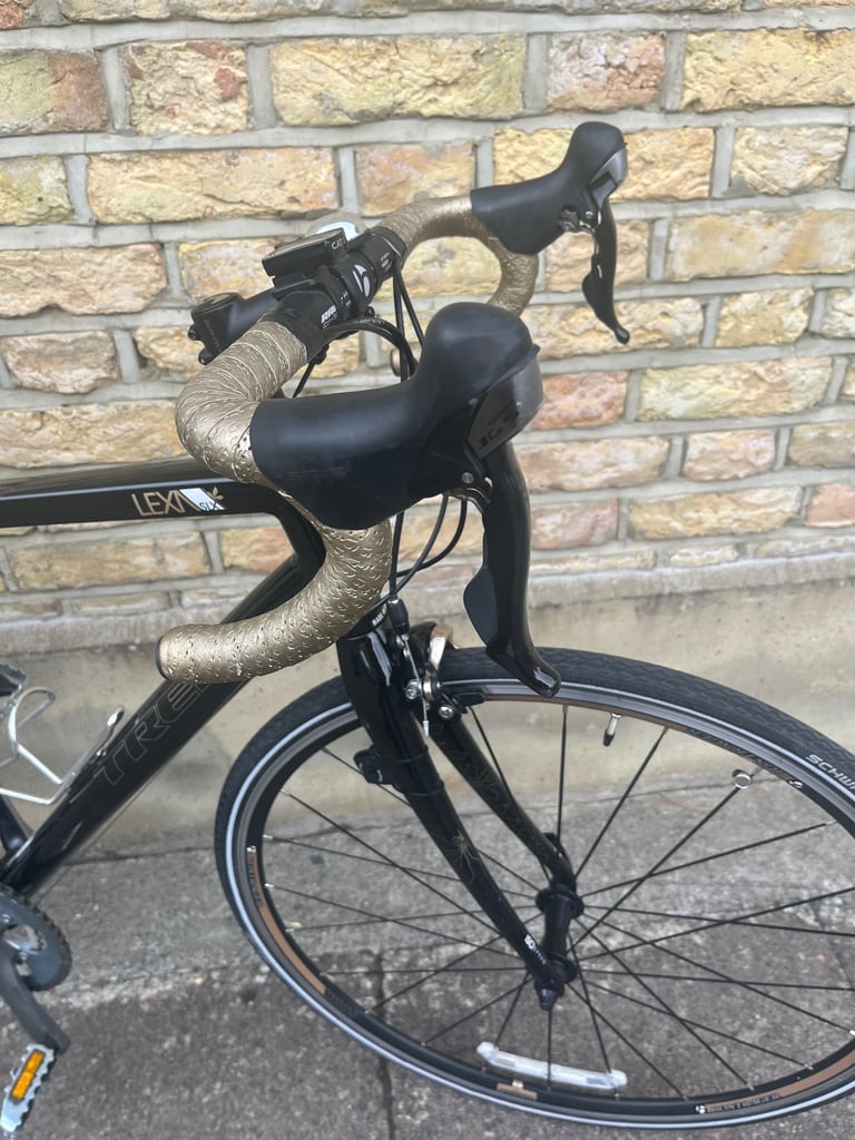 TREK Lexa SLX Women's Specific Design - Carbon fork - Ultra Lightweight Ladies Road racing bike