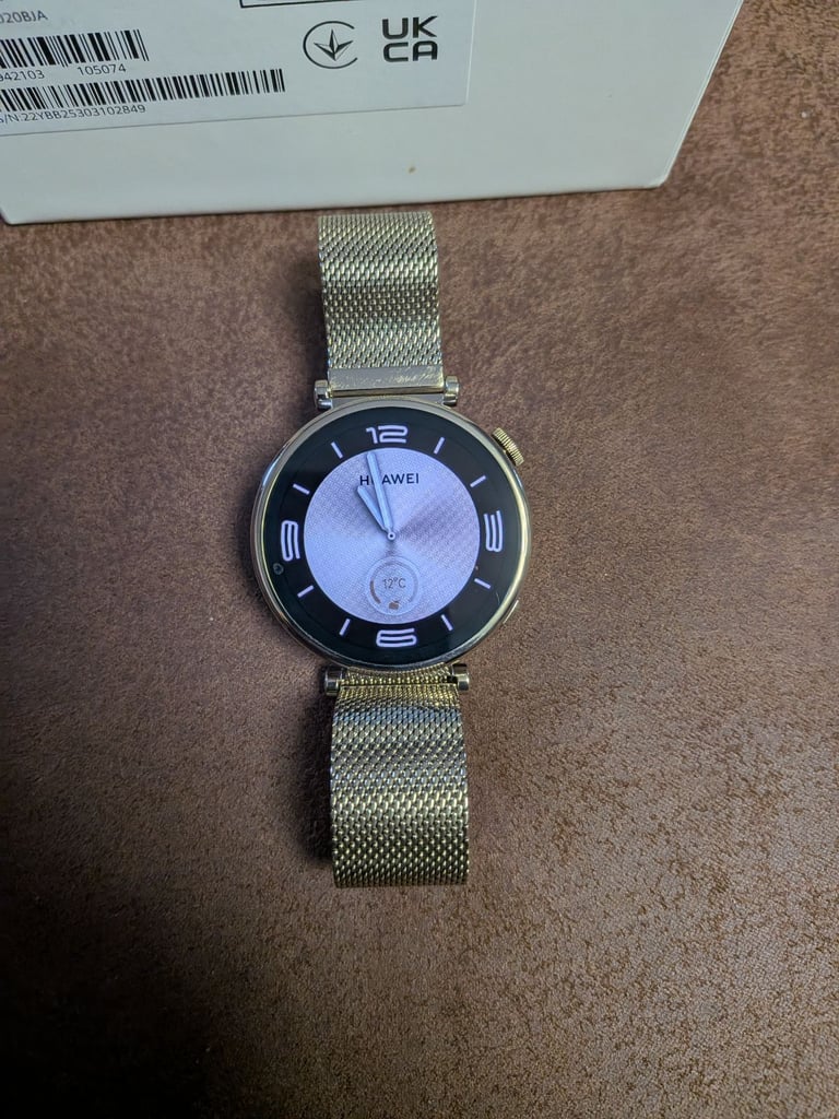 Ladies Huawei watch gt 4 Milanese gold 