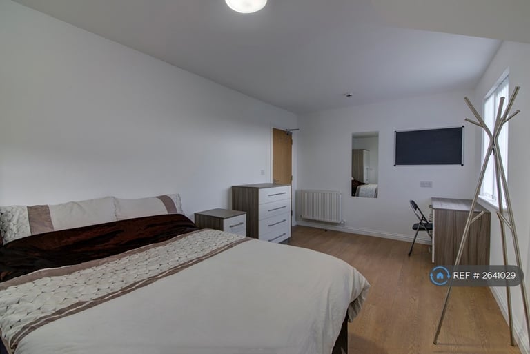 7 bedroom flat in Stonemasons Close, Liverpool, L7 (7 bed) (#2641029)