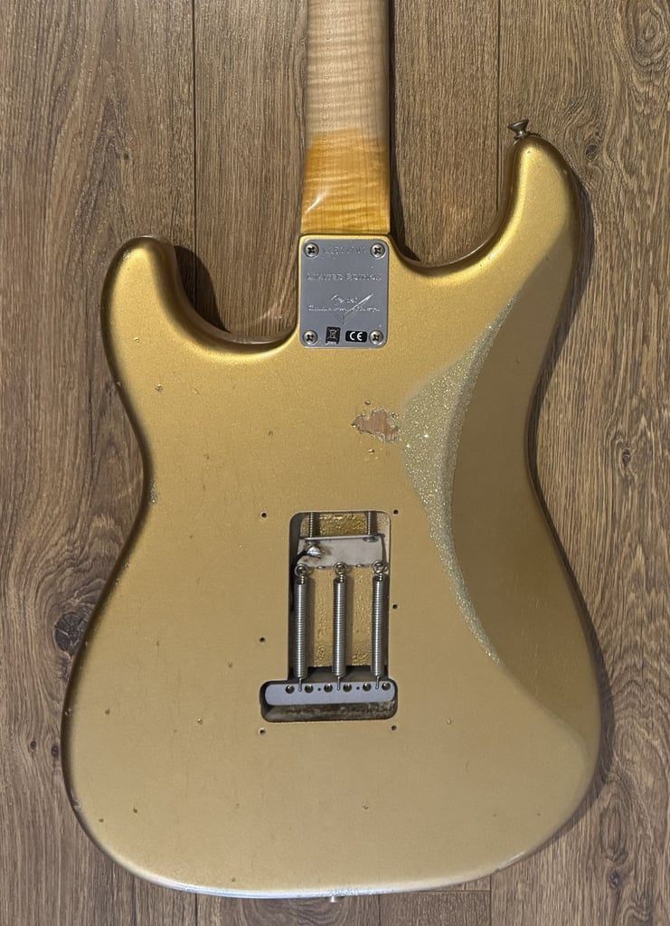 Fender Custom Shop LTD ’64 Special Stratocaster Relic Aztec Gold over Gold Sparkle