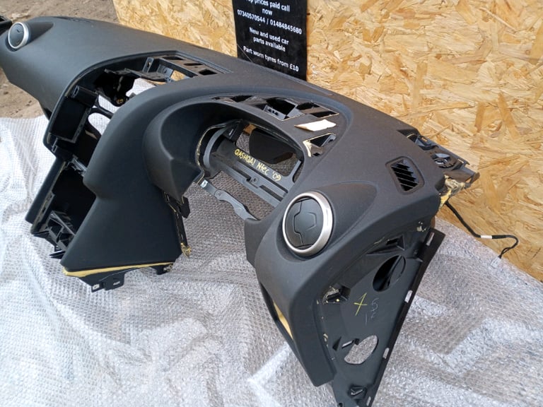 Dashboard nissan qashqai , seat leon 2015, renault megane, AUDI A3 , GOLF MK6 ...