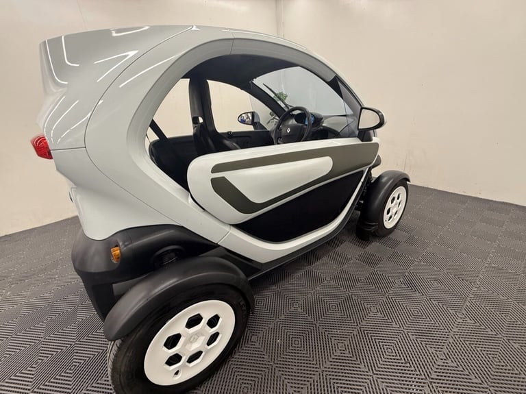 2012 Renault Twizy 13kW COLOUR 2dr Auto - LOW 14000 MILES **£20 ROAD TAX** SALOON Electric Automatic
