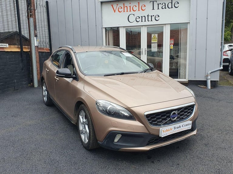 image for 2014 Volvo V40 Cross Country 1.6 D2 Lux Hatchback 5dr Diesel Manual Euro 5 (s/s) (115 ps) HATCHBA...